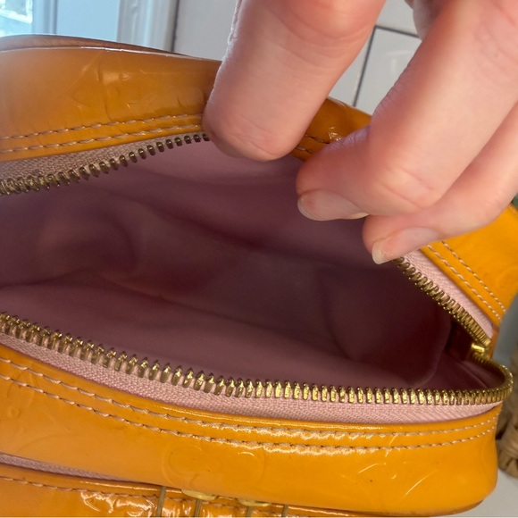 Authentic Louis Vuitton Wooster Vernis crossbody/ shoulder bag - Picture 5 of 10